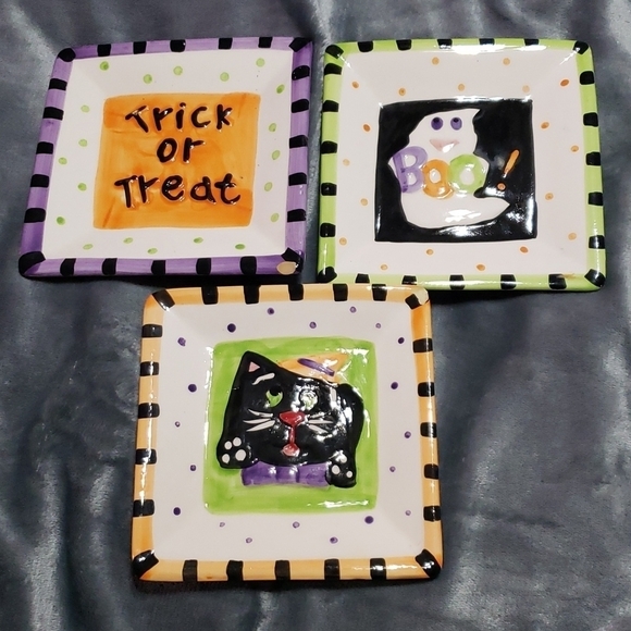 Source Unknown Other - Set of 3 Halloween Decorative Plates